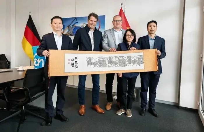 XCMG delegation signing strategic cooperation in Europe